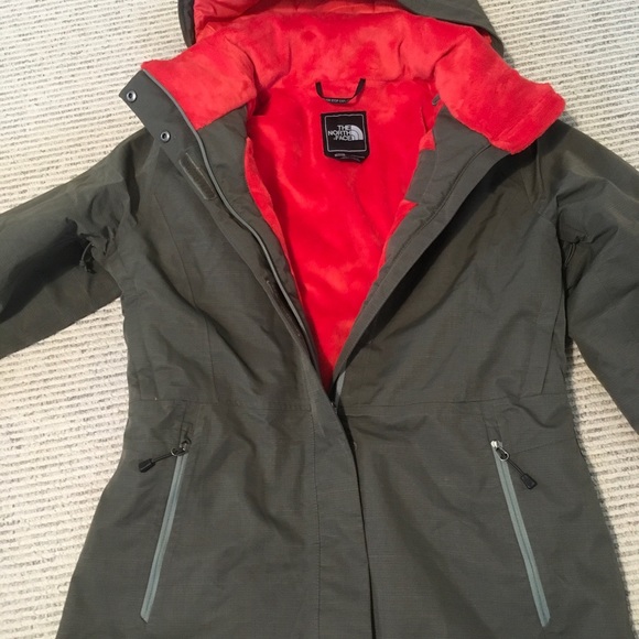 The North Face HyVent winter jacket S like new - Picture 2 of 4